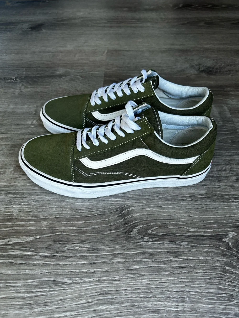 Vans Men's Olive Green Low-Top Skate Sneakers with White Stripe